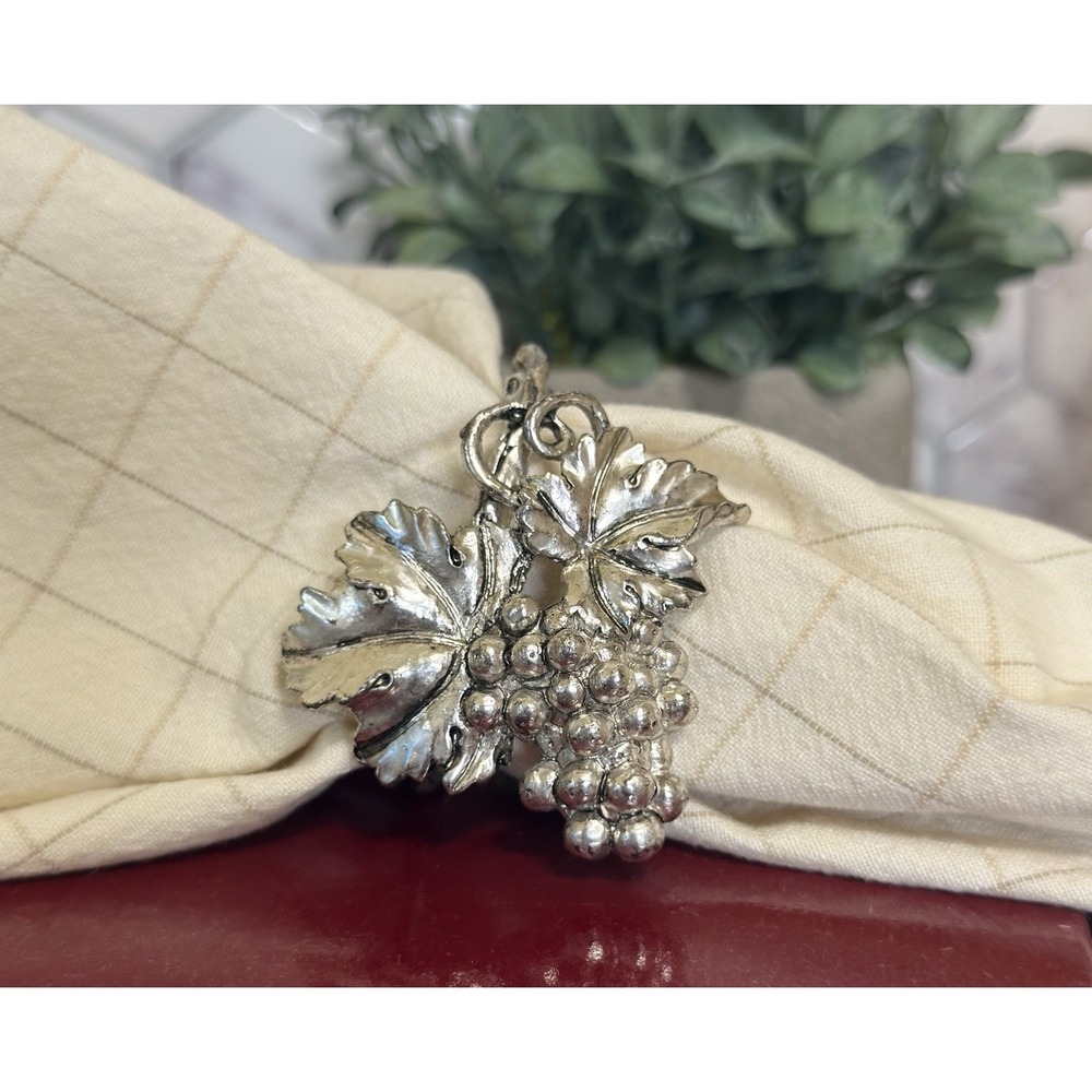 Set Of 4 Arthur Court Napkin Rings Grape Cluster w/ Leaves Silver Tone Metal NEW